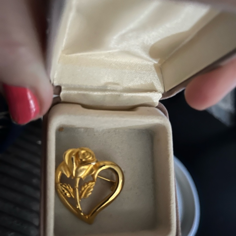 ❤️ 5 for $15 Gold Heart Rose Brooch